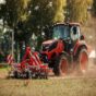 02f3e5a9-b-kioti-les-tracteurs-compacts-hx-de-90-a-115-ch-pour-la-polyculture-elevage-1000x562