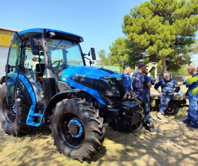 Παράδοση  Ημιστάνταρ τρακτέρ της SOLIS στην 110ΠΜ